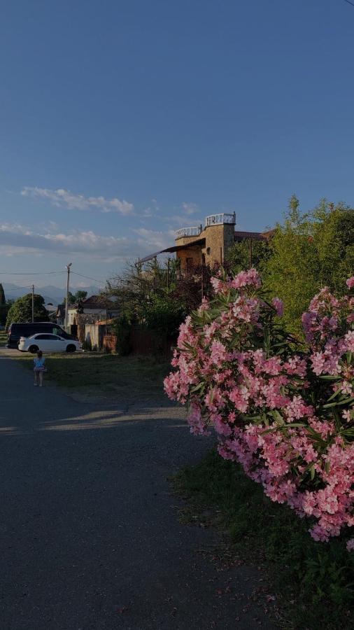Гостевой Дом Siella Sukhumi Exterior foto
